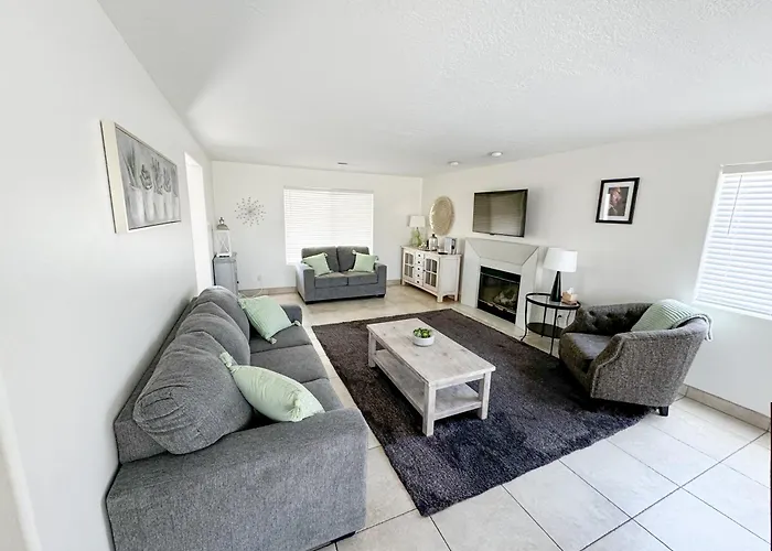 Modern Resort Condo - Pools, Courts & Scenic Views