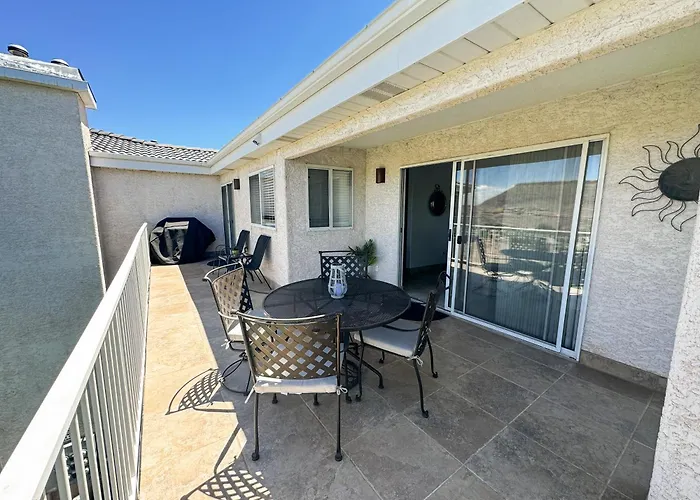 Modern Resort Condo - Pools, Courts & Scenic Views
