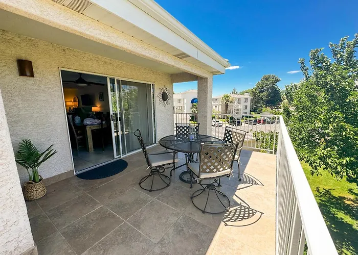 Modern Resort Condo - Pools, Courts & Scenic Views