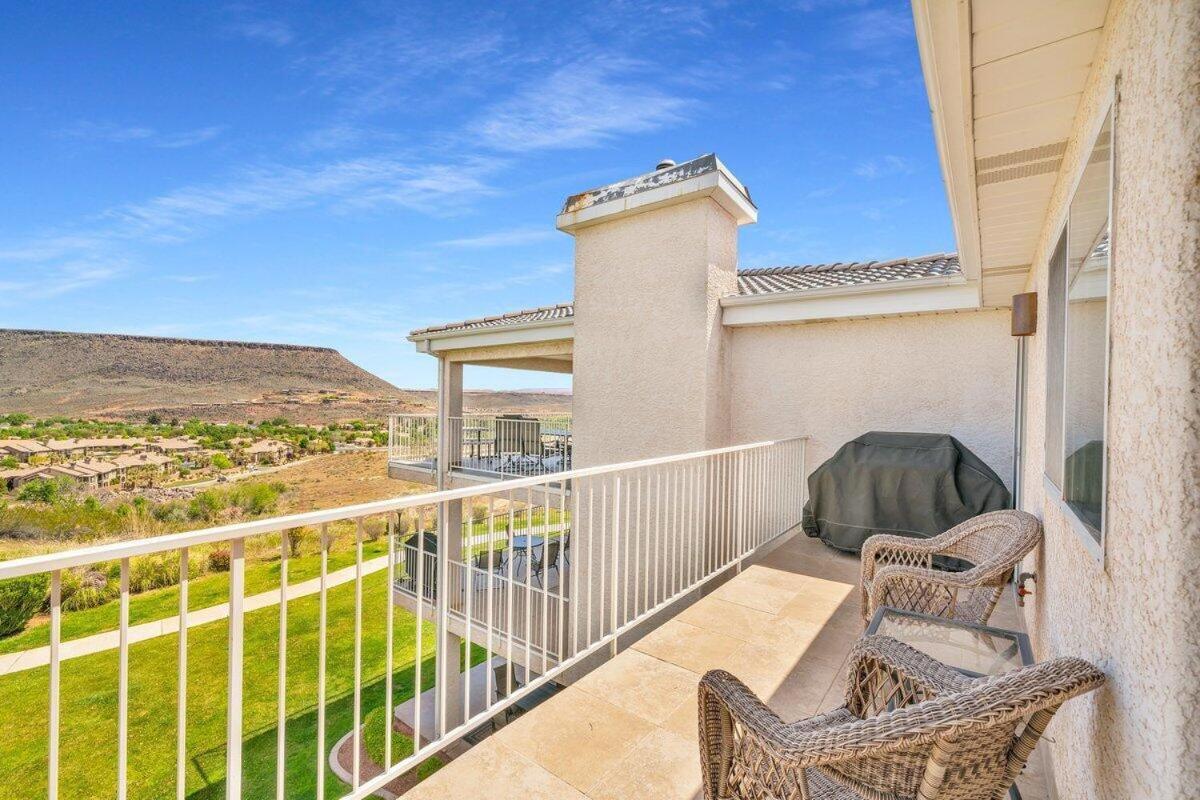 Modern - Pools, Courts & Scenic Views * St. George
