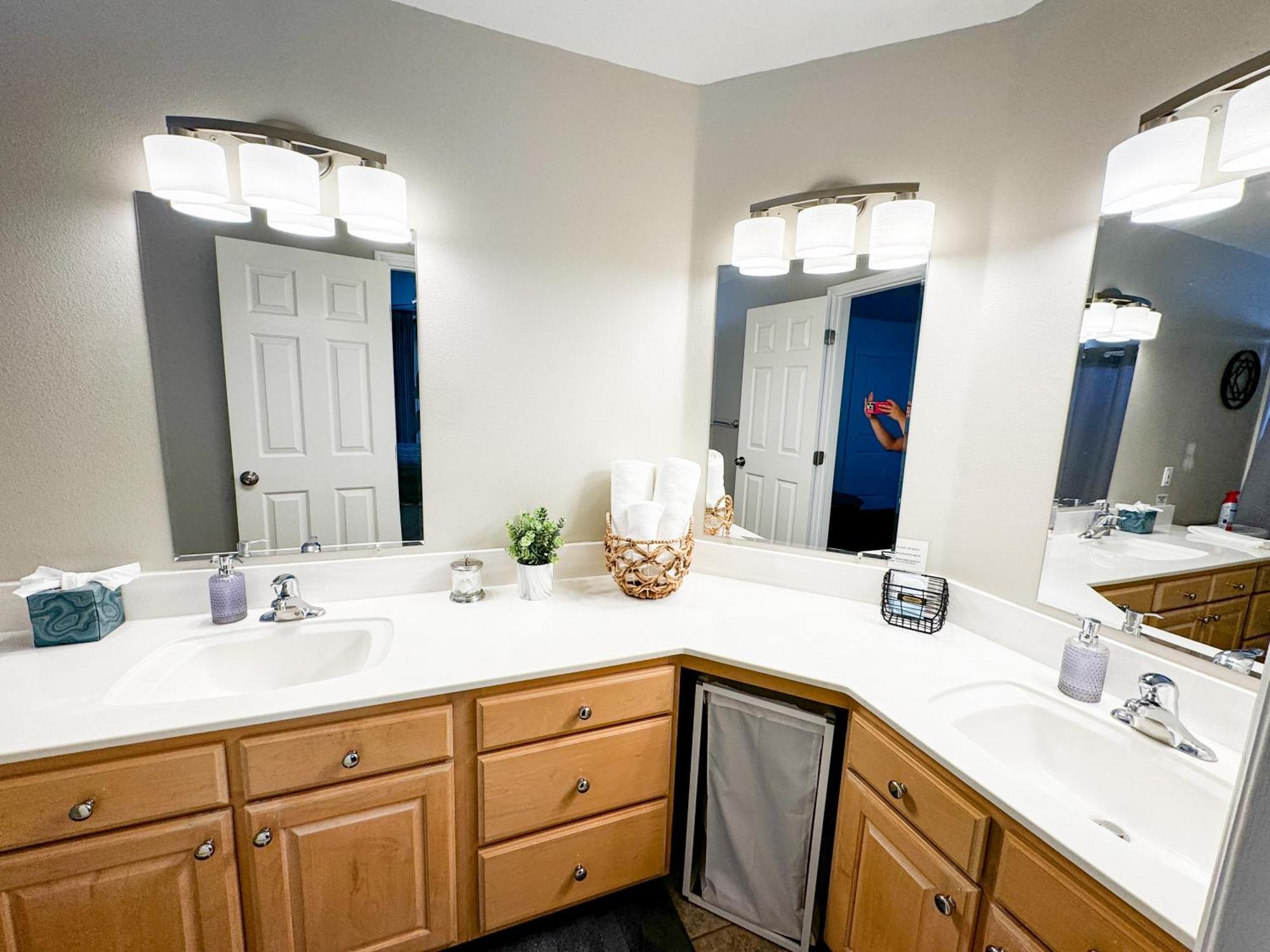 Apartment Modern - Pools, Courts & Scenic Views *