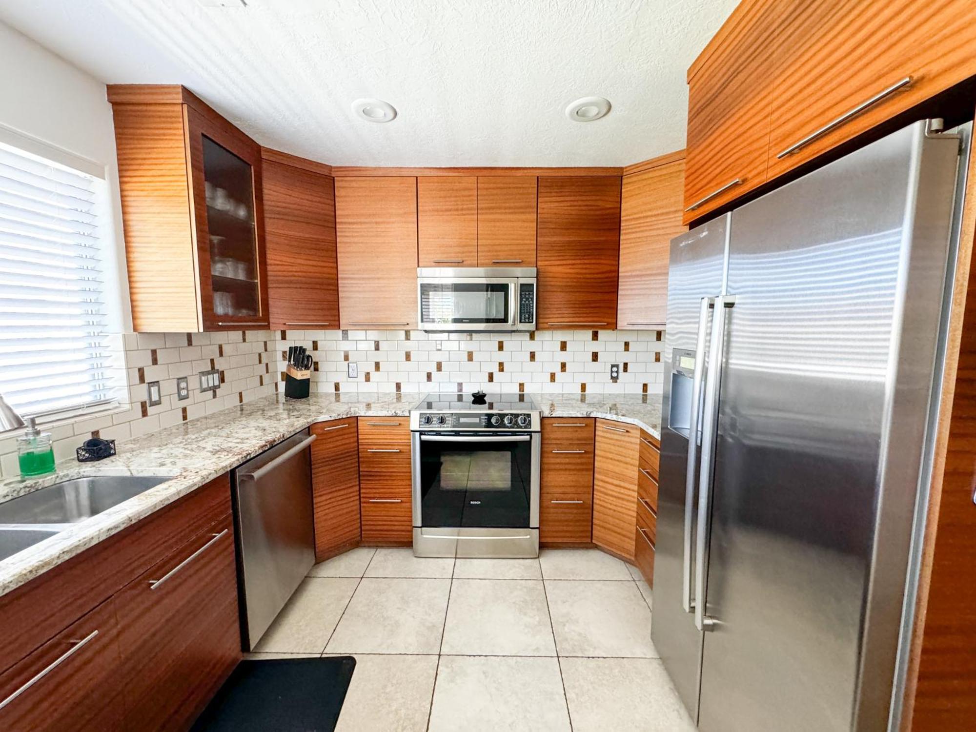 Modern - Pools, Courts & Scenic Views * St. George