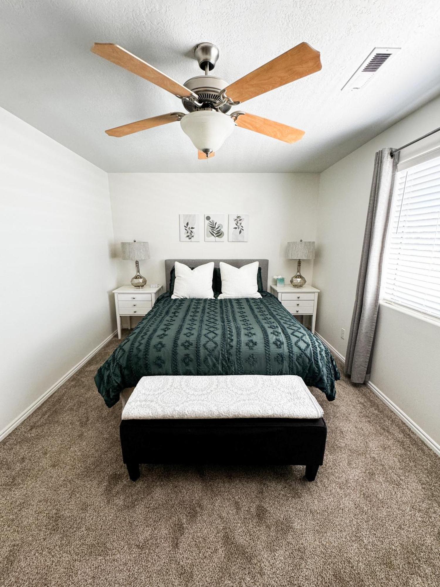 Modern - Pools, Courts & Scenic Views Apartment